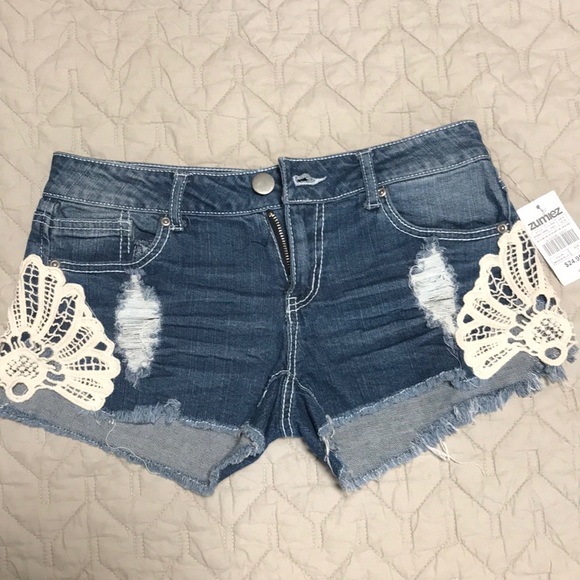 Jean shorts with lace detail - Picture 1 of 3